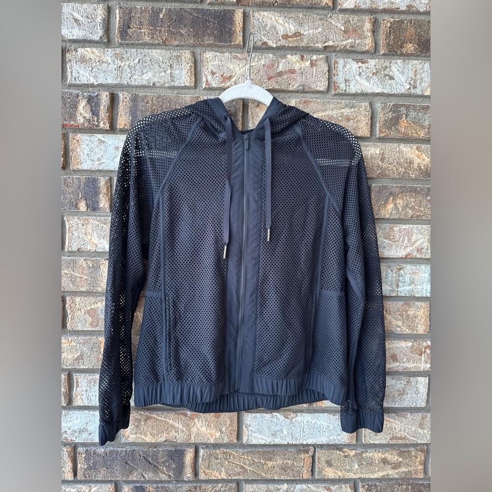Lululemon Black Mesh Zip-Up Hooded Athletic Jacket Women’s Size 4 EUC